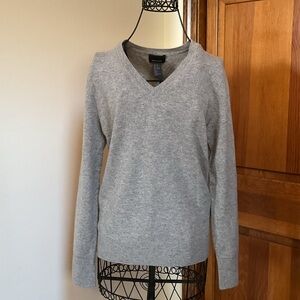 State Fusio Elegant Women's V-Neck Sweater in Gray, Medium